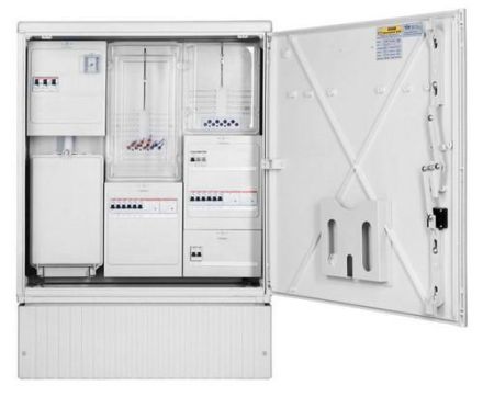 GSAB 25.88.0P1EnBW EnBW half-night/all-night switching street lighting connection column
