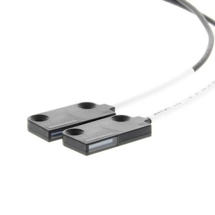 OMRON 356124 E32-T16P 2M photo switch